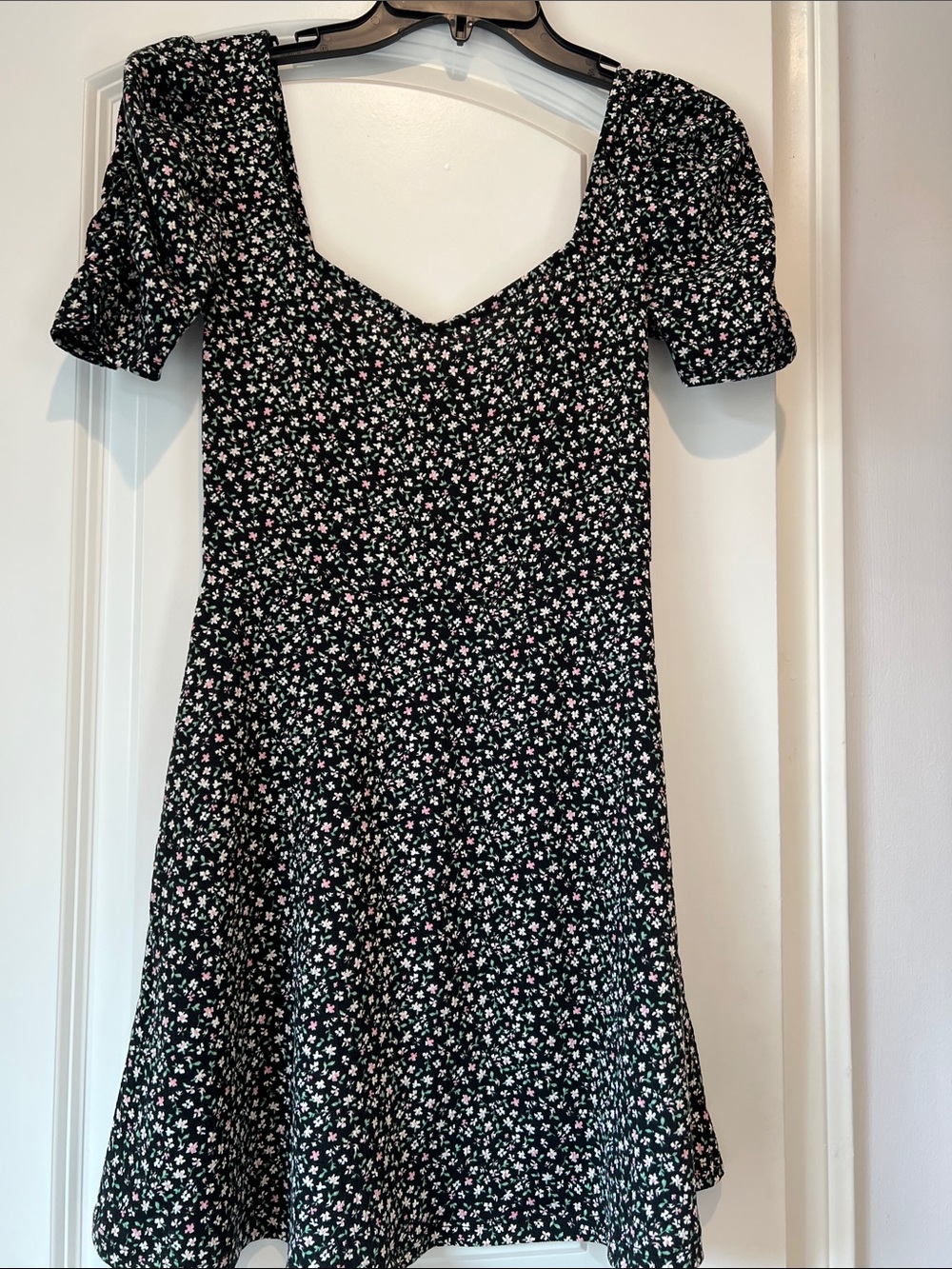 Like new H&M Black Floral V-Neck Mini Dress with Puff Sleeves - Picture 9 of 9